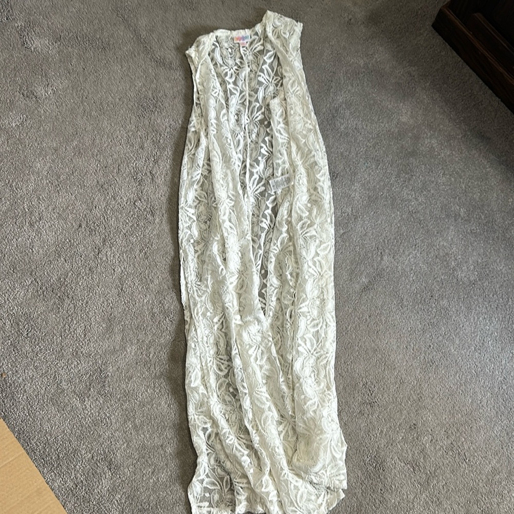 LuLaRoe sleeveless long lace vest. Offwhite,size S